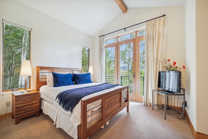 ห้องนอน - จุดชมวิวบนถนนคริสตี้เลน - บริการให้เช่าบ้านพักตากอากาศในเบรคเคนริดจ์