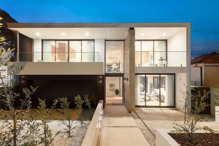 Luxury Charming Chatswood 5 Bedroom close to CBD gallery image 4