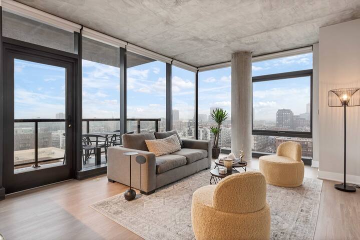 West Loop Retreat: High-End, Walk to Everything