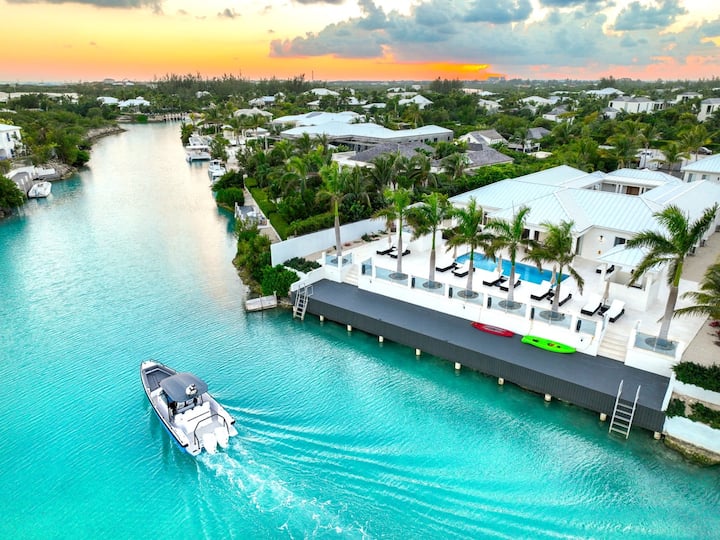Waterfront Villa With Private Dock, Pool & Kayak - Turks and Caicos Islands
