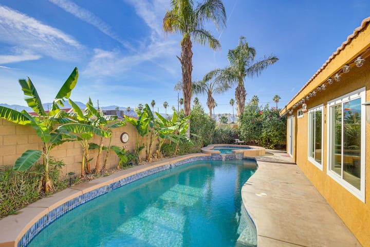 Hot Tub, Bar & Outdoor Kitchen: Chic Indio Retreat - Kalifornien