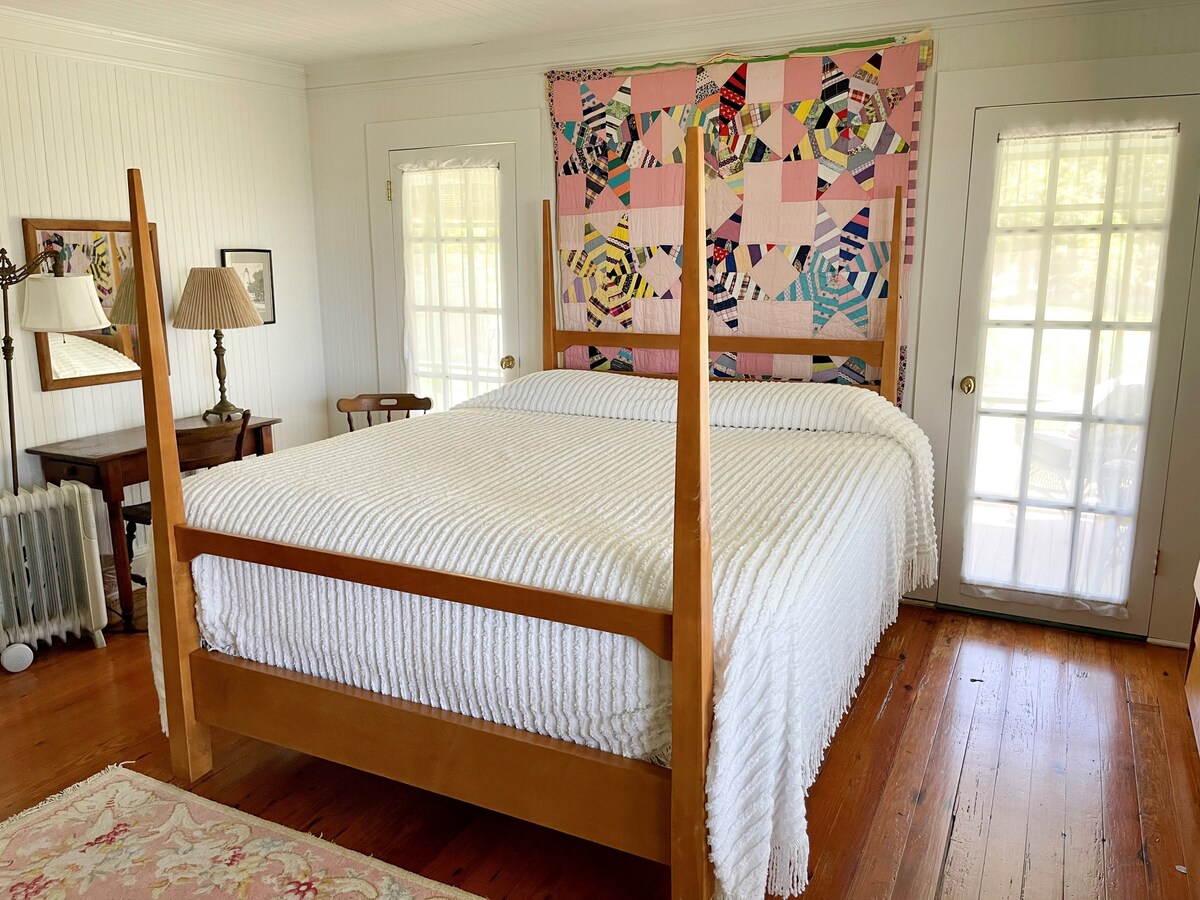 Საწოლი დიდი ხნით, პირველი სართული ვერანდით ნაჩვენები წვდომით