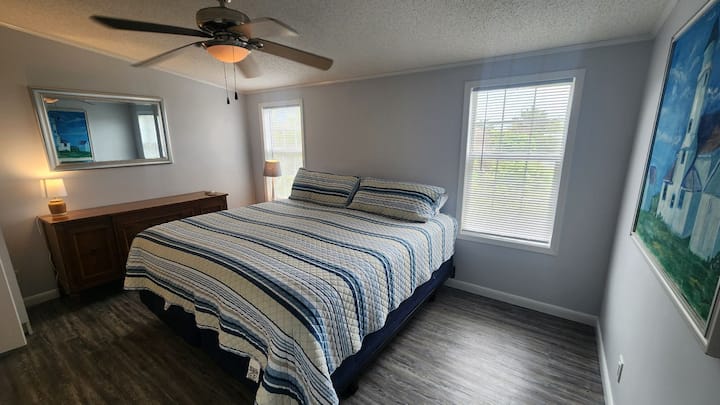 غرفة نوم رئيسية بمقاس كينج