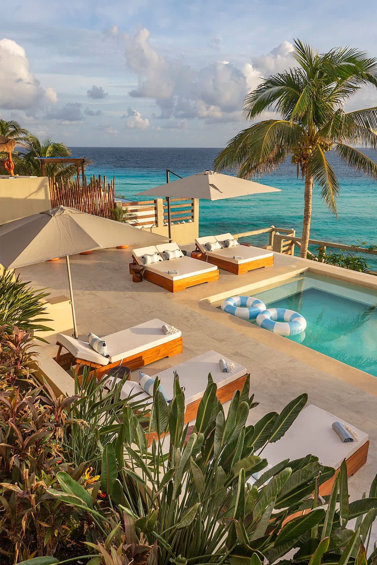 Anuncio de Airbnb popular: Oceanfront 5BR Villa + Saltwater Pool + Concierge en Isla Mujeres