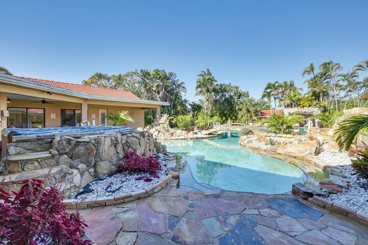 Pool & Hot Tub: Spacious Villa in Coral Springs! gallery image 3