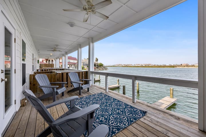 Pet-friendly Getaway | Balcony, Pools & Docks - North Padre Island, TX