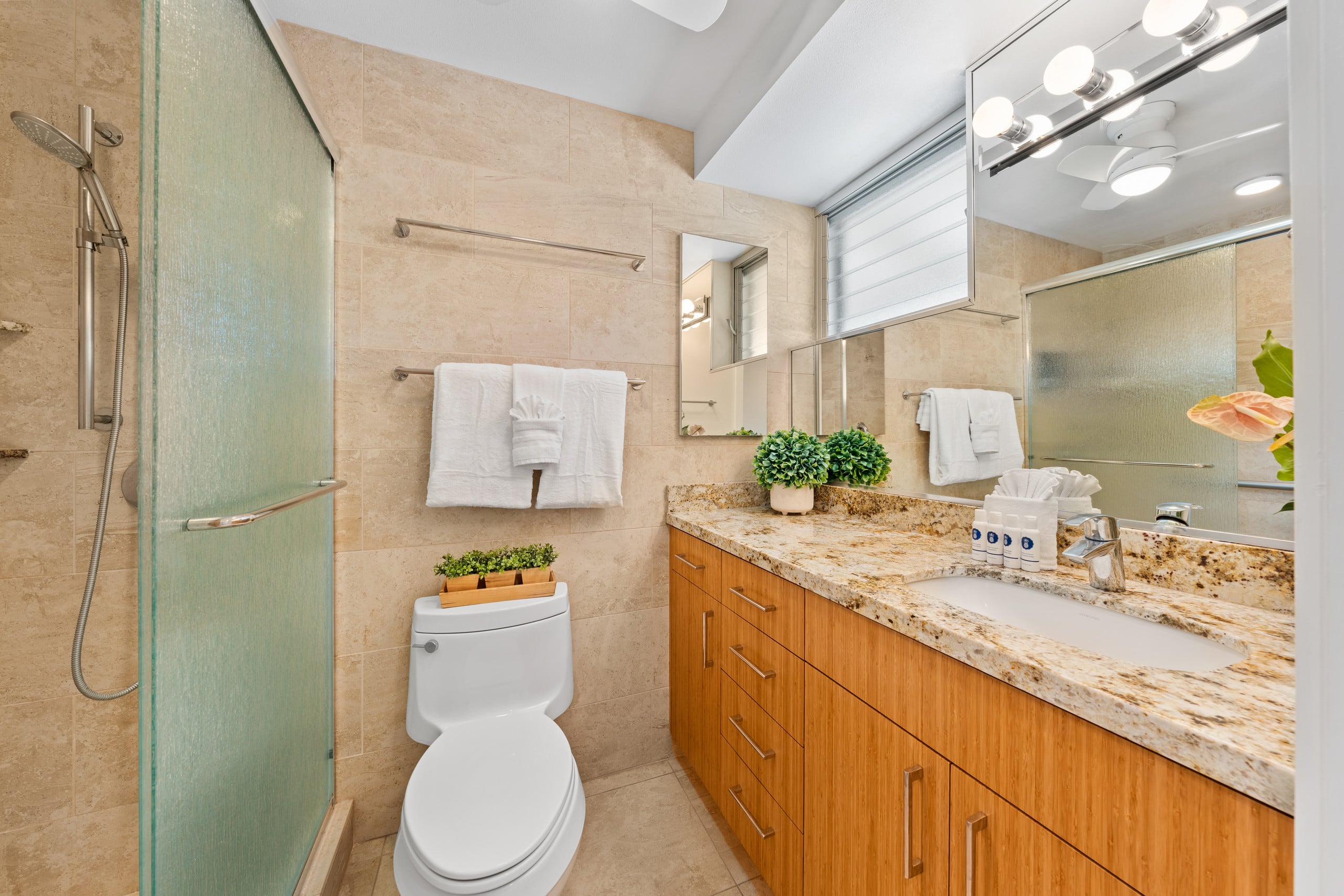 Condo in Lahaina · ★4.92 · 1 bedroom · 3 beds · 1 bath - Image 20