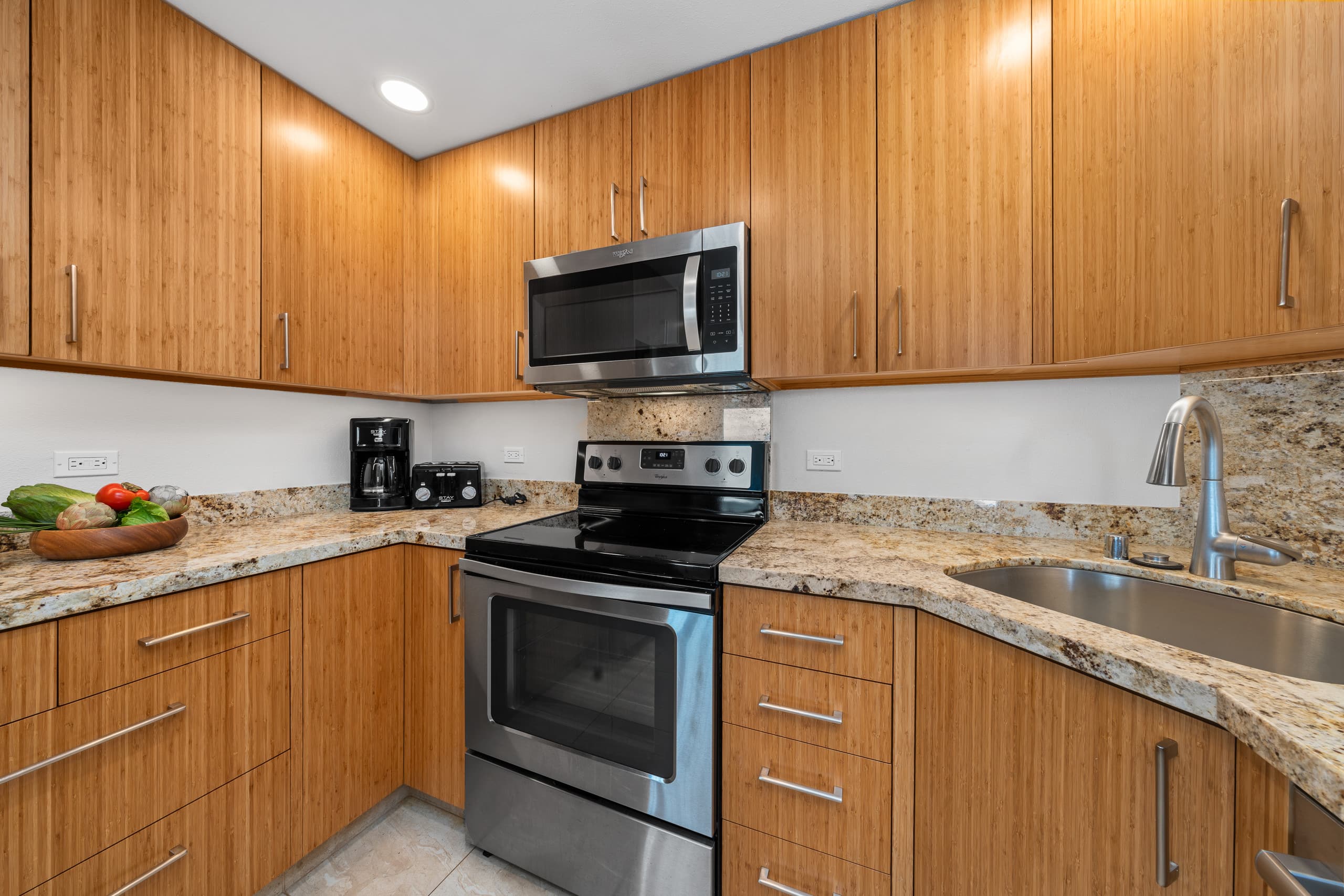 Condo in Lahaina · ★4.92 · 1 bedroom · 3 beds · 1 bath - Image 5