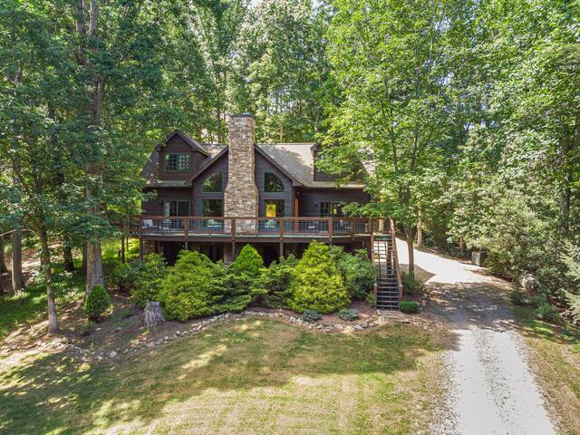 CozyEscape: Hot Tub,Fireplace, Firepit, Sleeps 14! gallery image 4