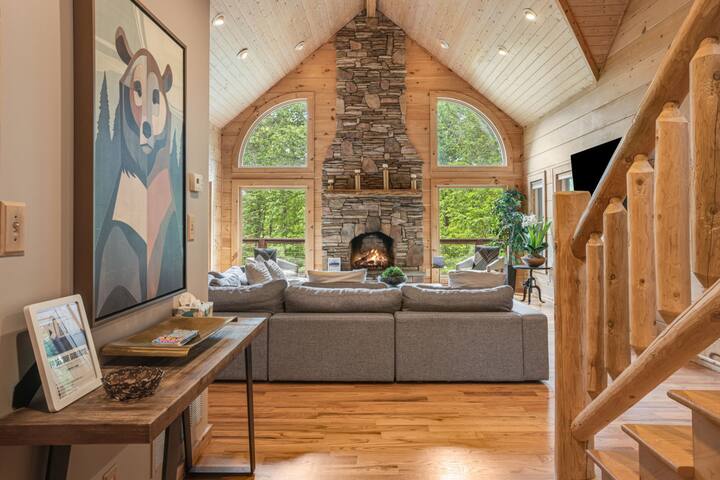 CozyEscape: Hot Tub,Fireplace, Firepit, Sleeps 14! gallery image 2