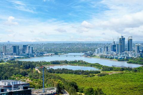 Modern Luxury on Lvl 31: Serene Olympic Park Views