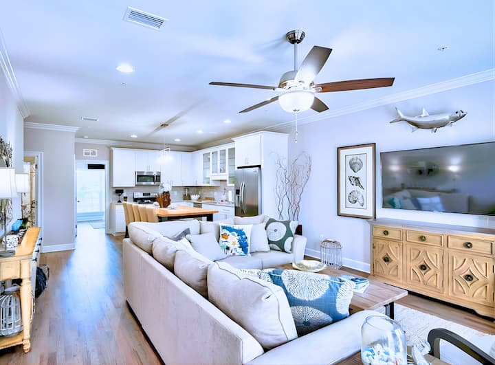 Luxury Destin Townhome | Walk To Beach + Pool - Miramar Beach, FL