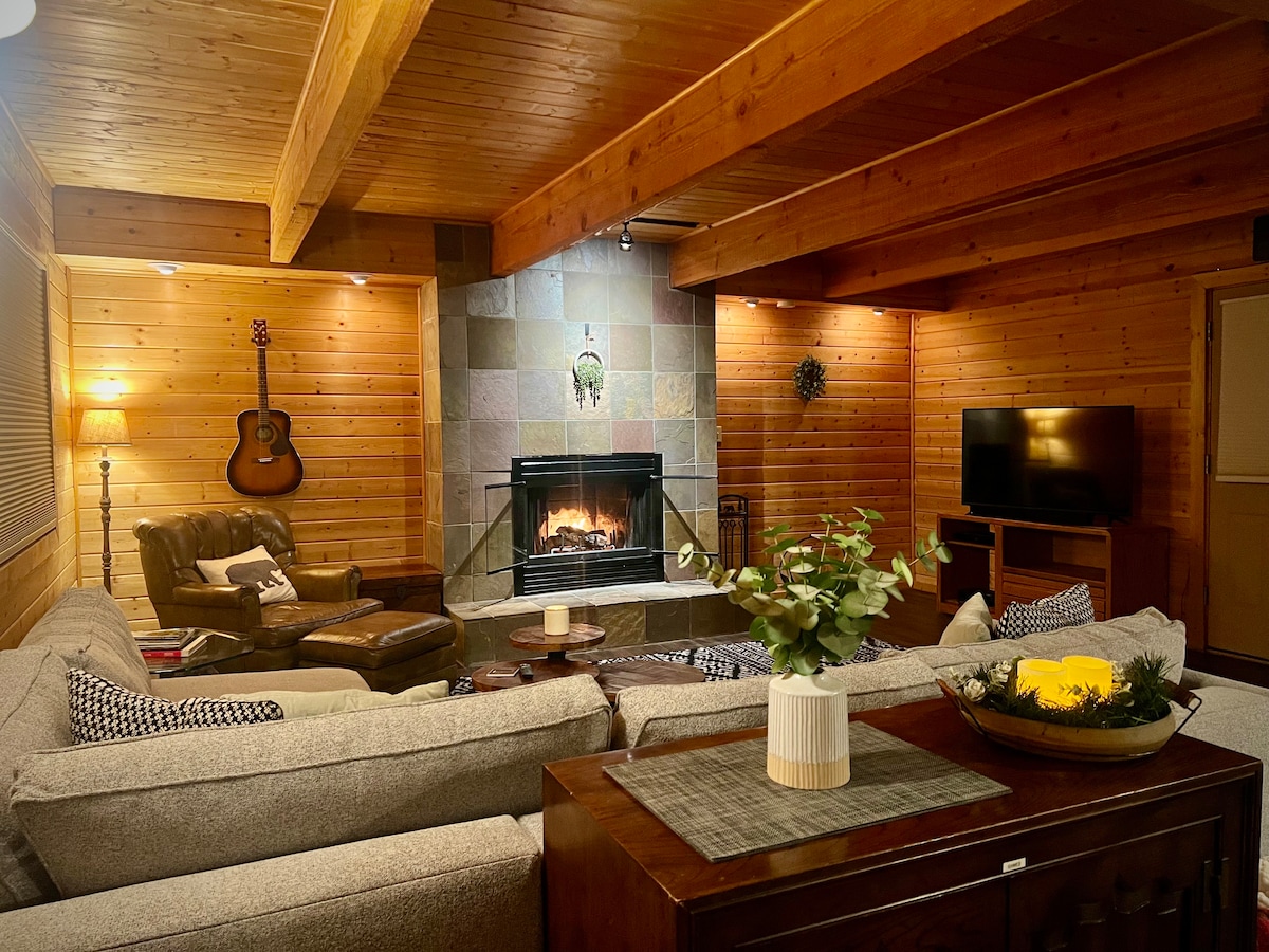 Top Airbnb: Gorgeous Munds A-Frame Cabin Retreat in Munds Park