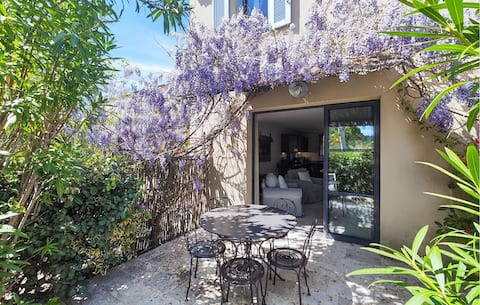 Gorgeous home in Saint-Laurent-de-la-Cabrerisse