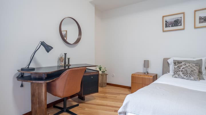Workspace evidence from Sublime Downtown Retreat by Elsa Lé, 180m2