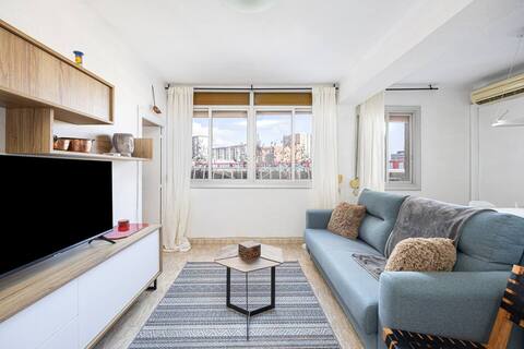 2 bdr apt in Cornella 5 mins form the metro
