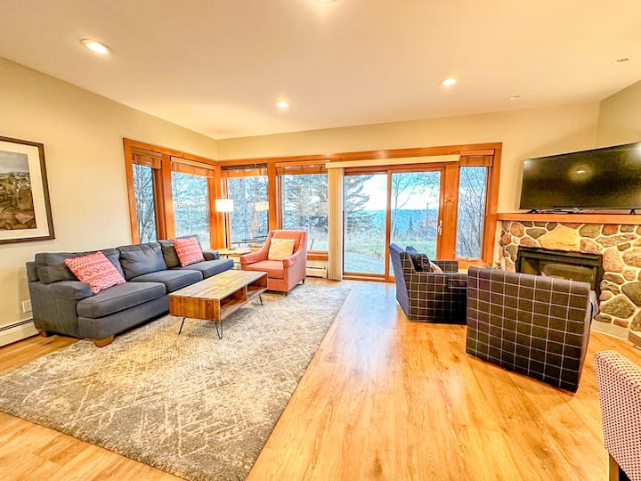 Cliffhouse 677 Luxury Townhome In Lutsen - Lutsen, MN