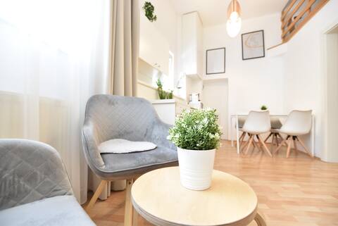 Quiet central apartment with free parking