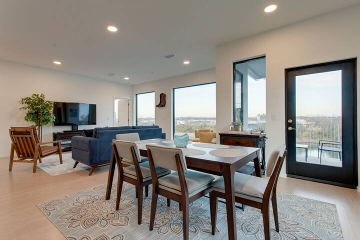 River Escape – River View|Walk to Broadway & Arena gallery image 4