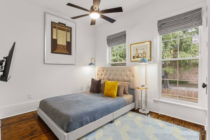 Luxury Retreat in NOLA – Sleeps 16, Pool, Parking gallery image 2