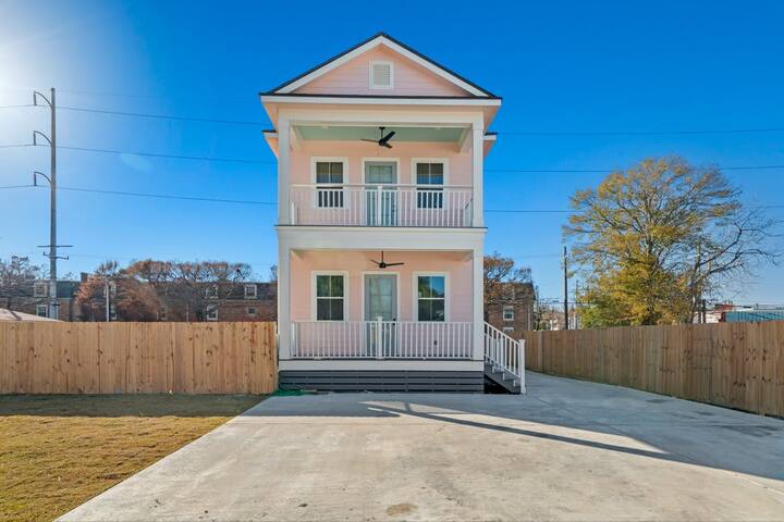 Luxury Retreat in NOLA – Sleeps 16, Pool, Parking gallery image 4