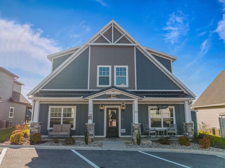 Steps From Pool +Free Tix! Hot Tub, Dog Friendly - Branson, MO