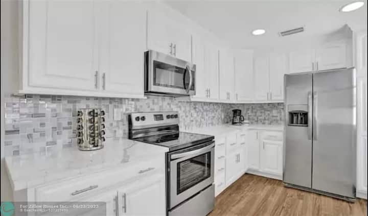 Spacious 5br Home Retreat W/ Private Pool – Family