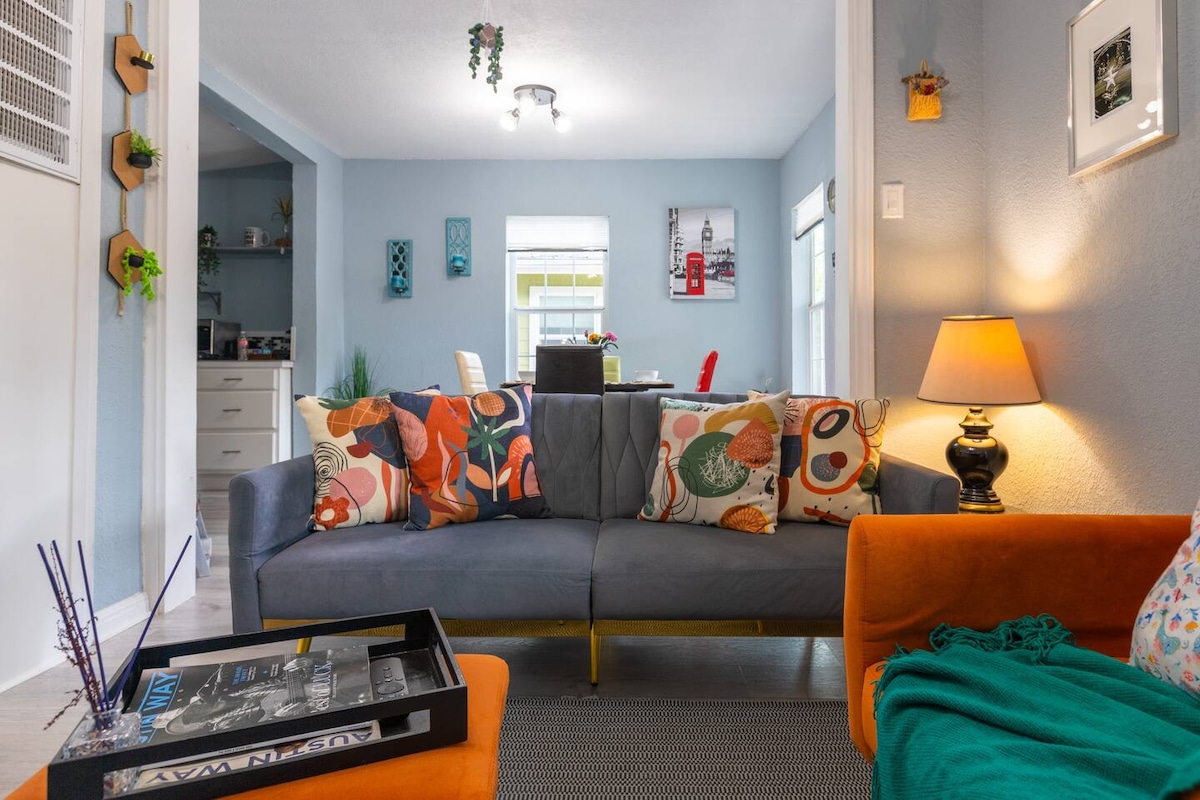 Holly Heritage Gem | Walk to 6th St & Lake