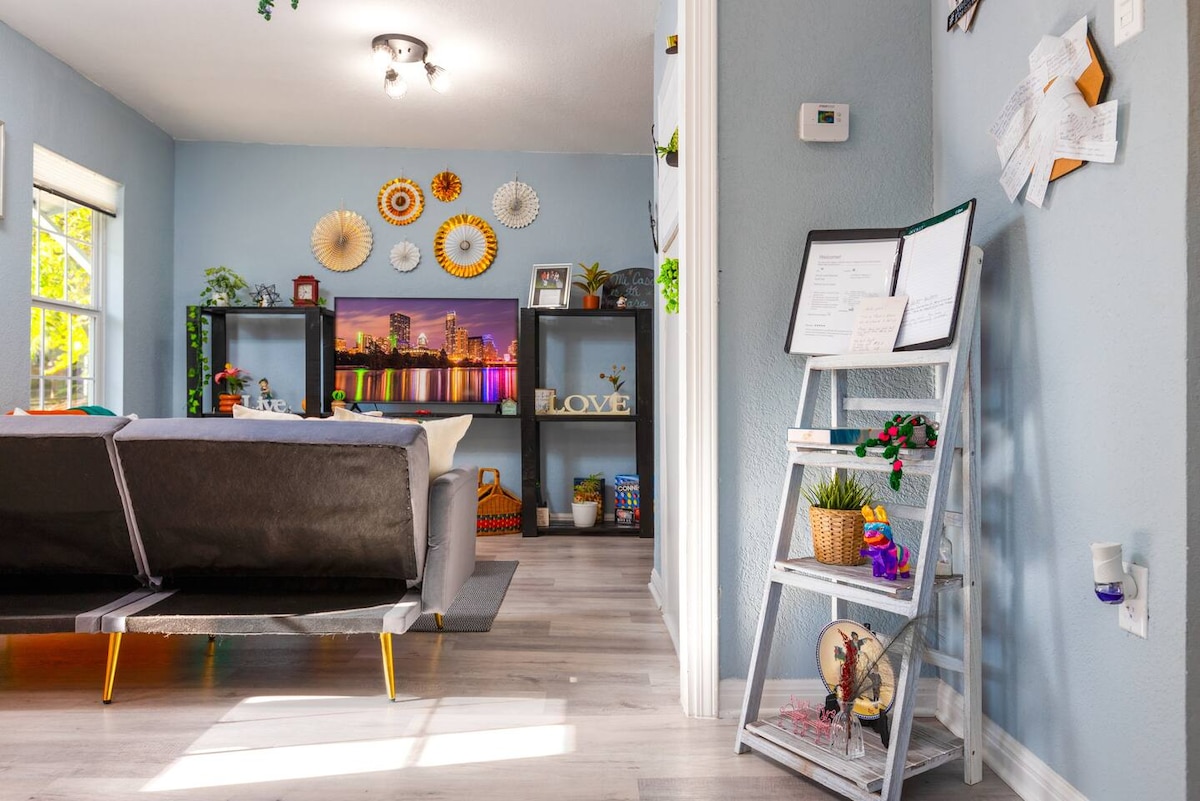 Holly Heritage Gem | Walk to 6th St & Lake