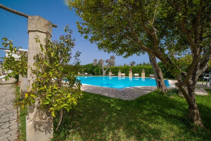 Villa Lisa with huge Pool and Garden gallery image 2