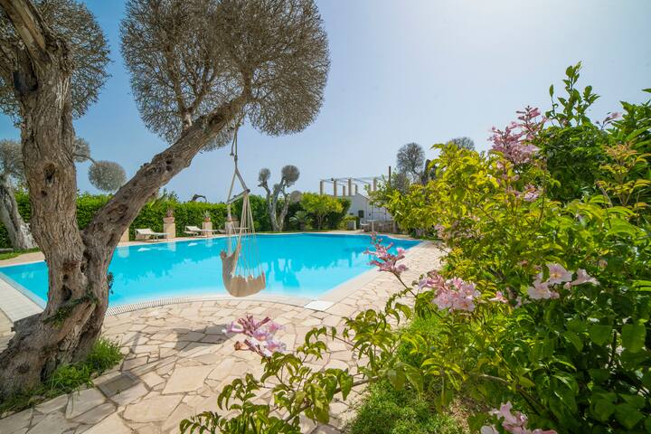 Villa Lisa with huge Pool and Garden
