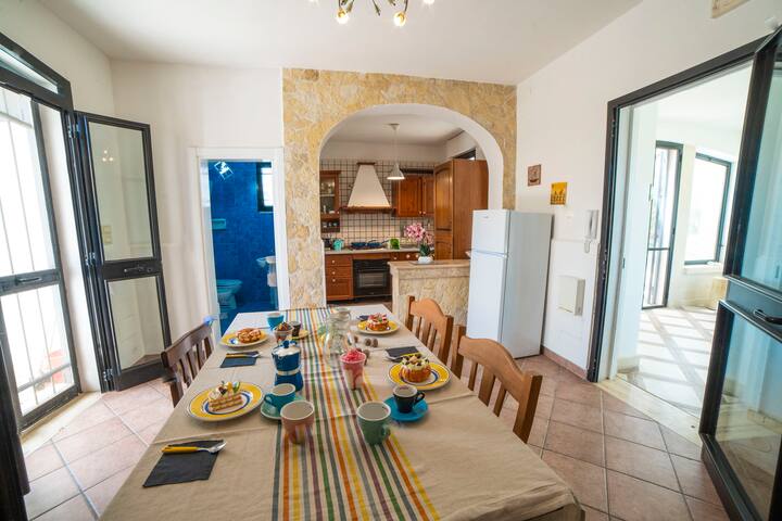 Villa Lisa with huge Pool and Garden gallery image 5