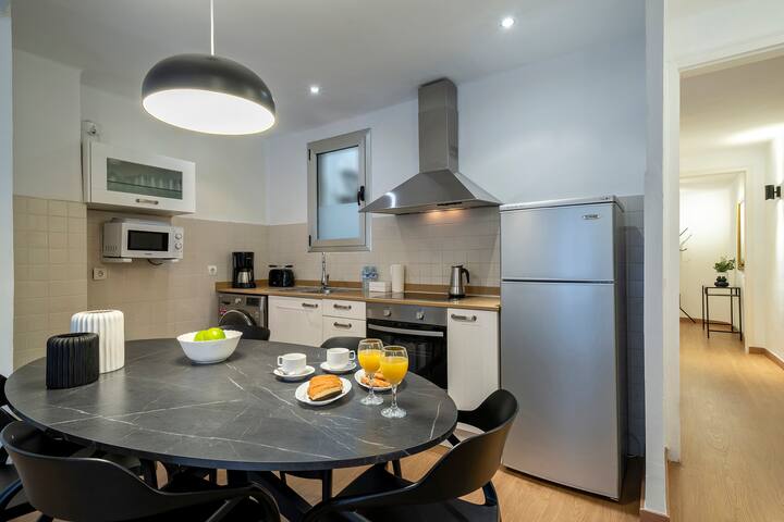 Centric 3 bedroom flat with lovely ambiance gallery image 4