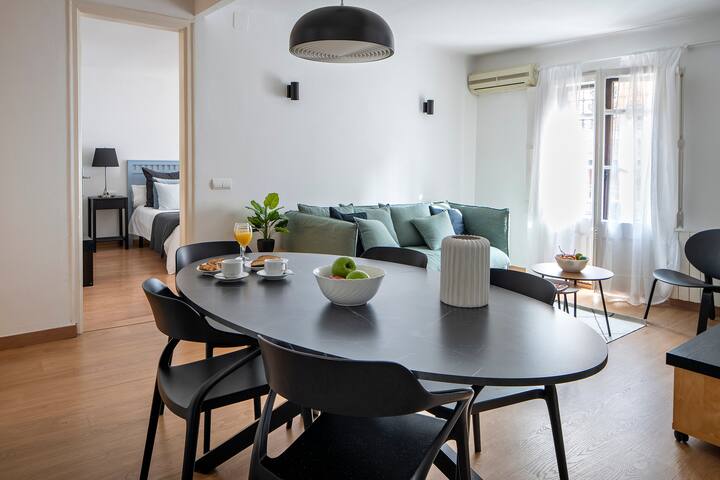 Centric 3 bedroom flat with lovely ambiance gallery image 2