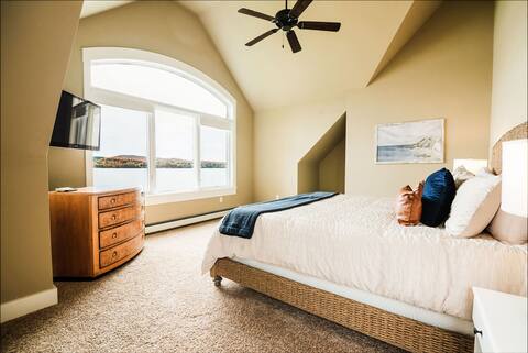 Escape: Hotub on Lake: 20 mins to Ski Hill