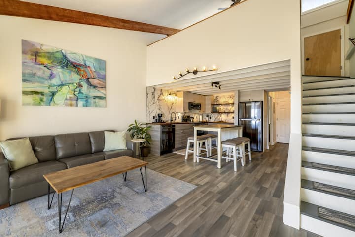 Waterfront Condo W/ Loft - Cedar Key, FL