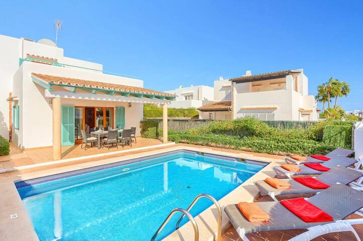 Villa Judith by Villa Plus gallery image 4