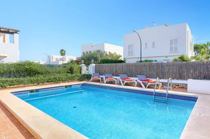 Villa Judith by Villa Plus gallery image 2