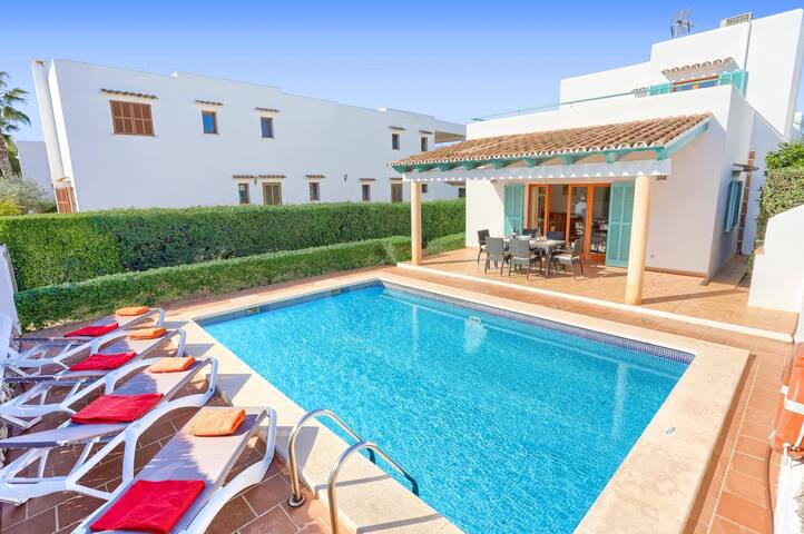 Villa Angel Luis by Villa Plus gallery image 3