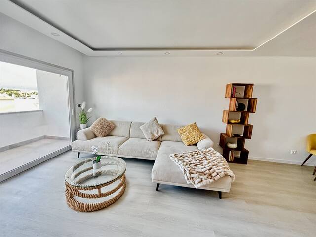 Bright Renovated Cascais Luxury Top Floor Apt gallery image 3