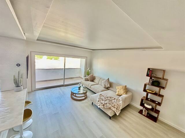 Bright Renovated Cascais Luxury Top Floor Apt gallery image 4