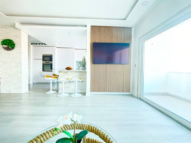 Bright Renovated Cascais Luxury Top Floor Apt gallery image 2