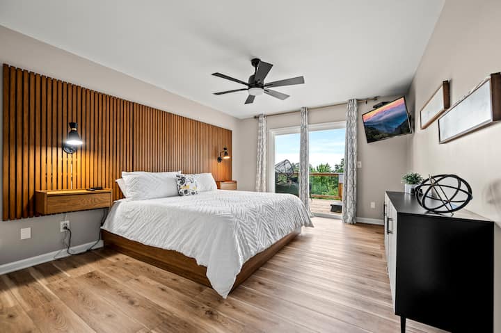 Main Floor Master Suite with Mountain Views