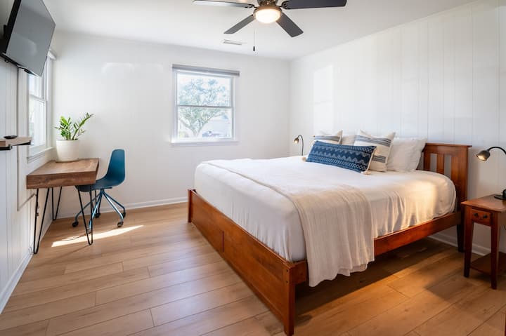 Სტუმრების საძინებელი ფლიგელი კინგთან ერთად