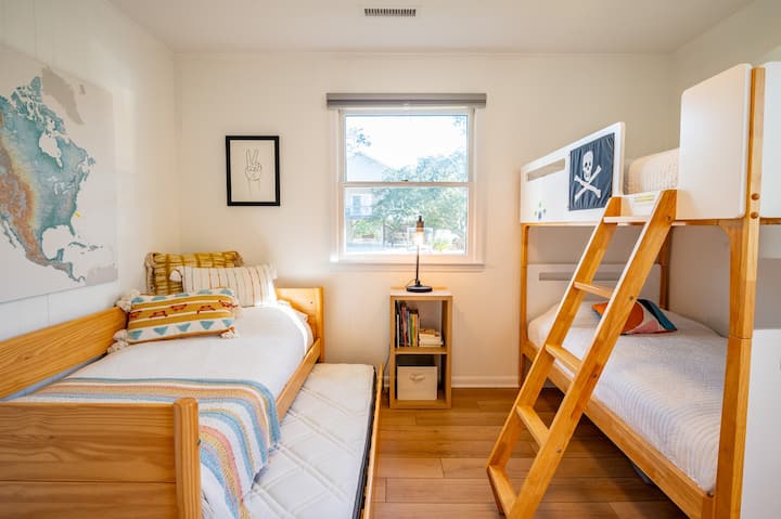 Სასტუმრო ოთახი ბუნკერებით