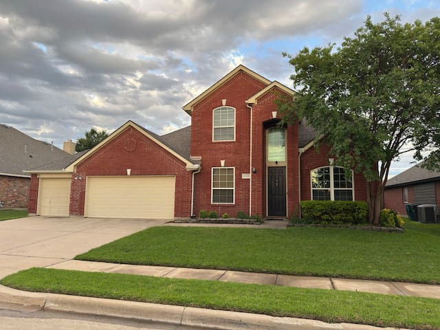 Keller Schools 4BD 3BA Quiet Street, Pet Friendly!
