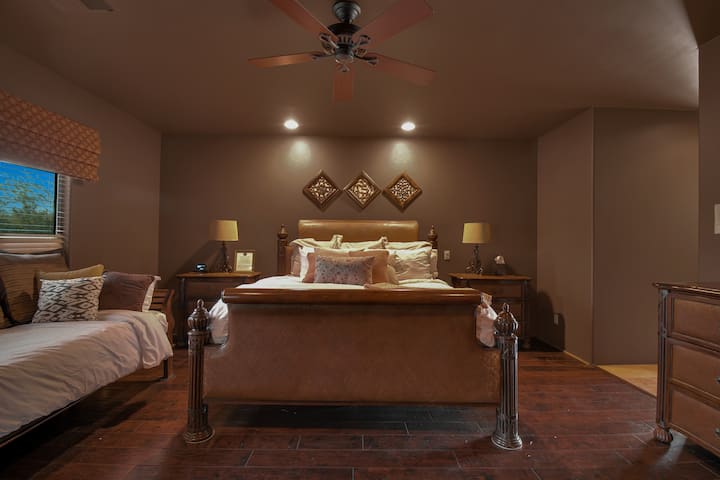 Main bedroom - Sleeps up to 4