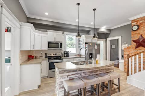 Charming Historic Home in Downtown Carthage