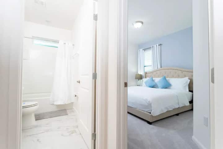 标准双人床卧室