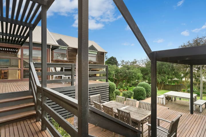 Glorious Golightly Beach House, Barwon Heads